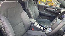 Volvo XC40 2.0 B3P Ultimate Dark 5dr Auto Petrol Estate